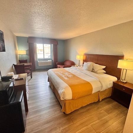 Days Inn By Wyndham Salina I-70 Eksteriør bilde