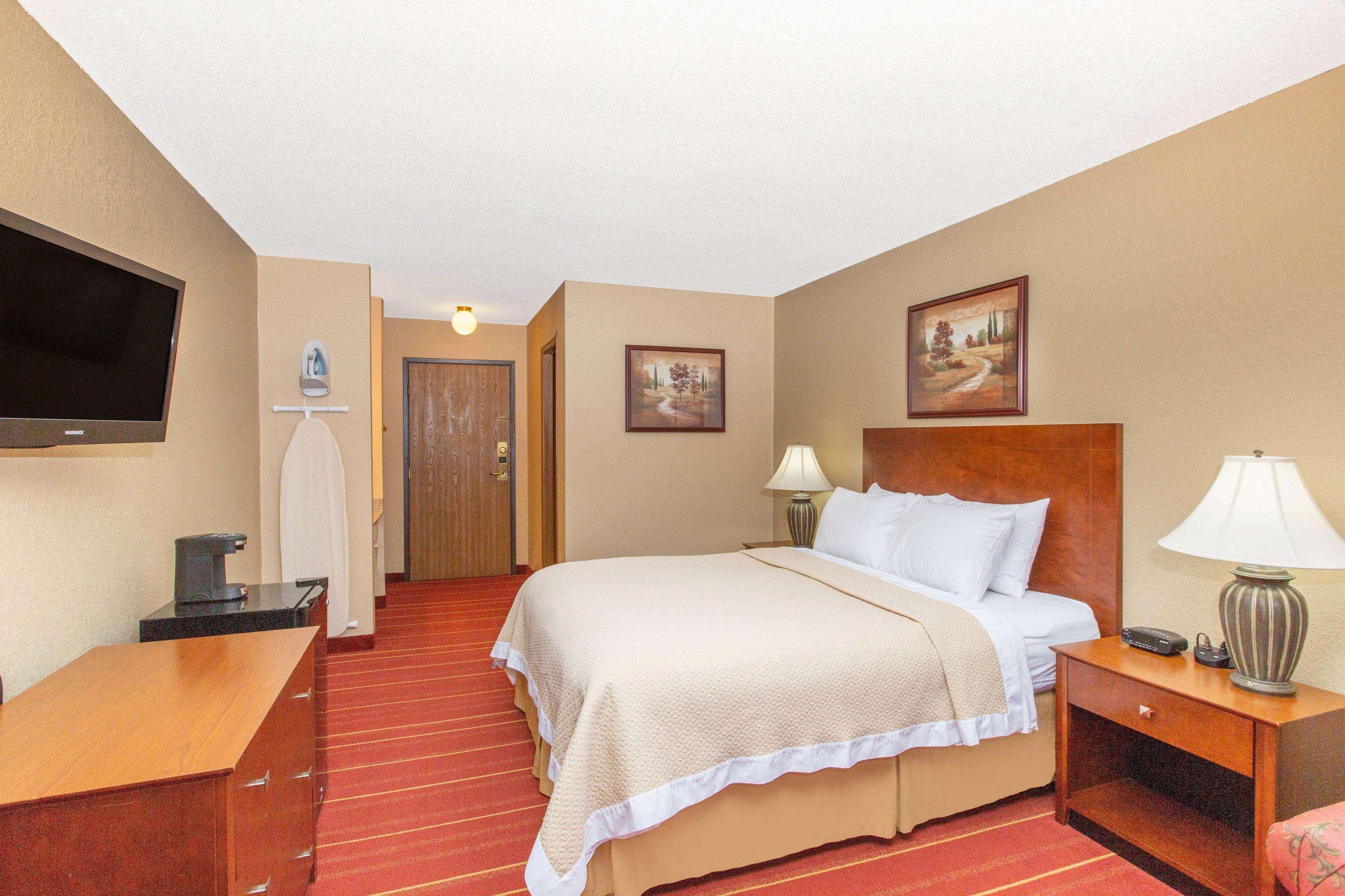 Days Inn By Wyndham Salina I-70 Eksteriør bilde