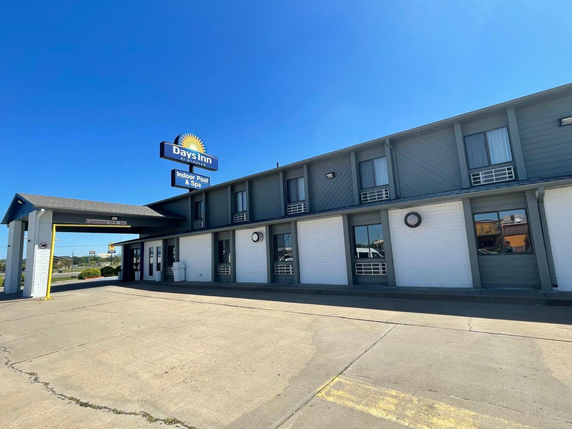 Days Inn By Wyndham Salina I-70 Eksteriør bilde