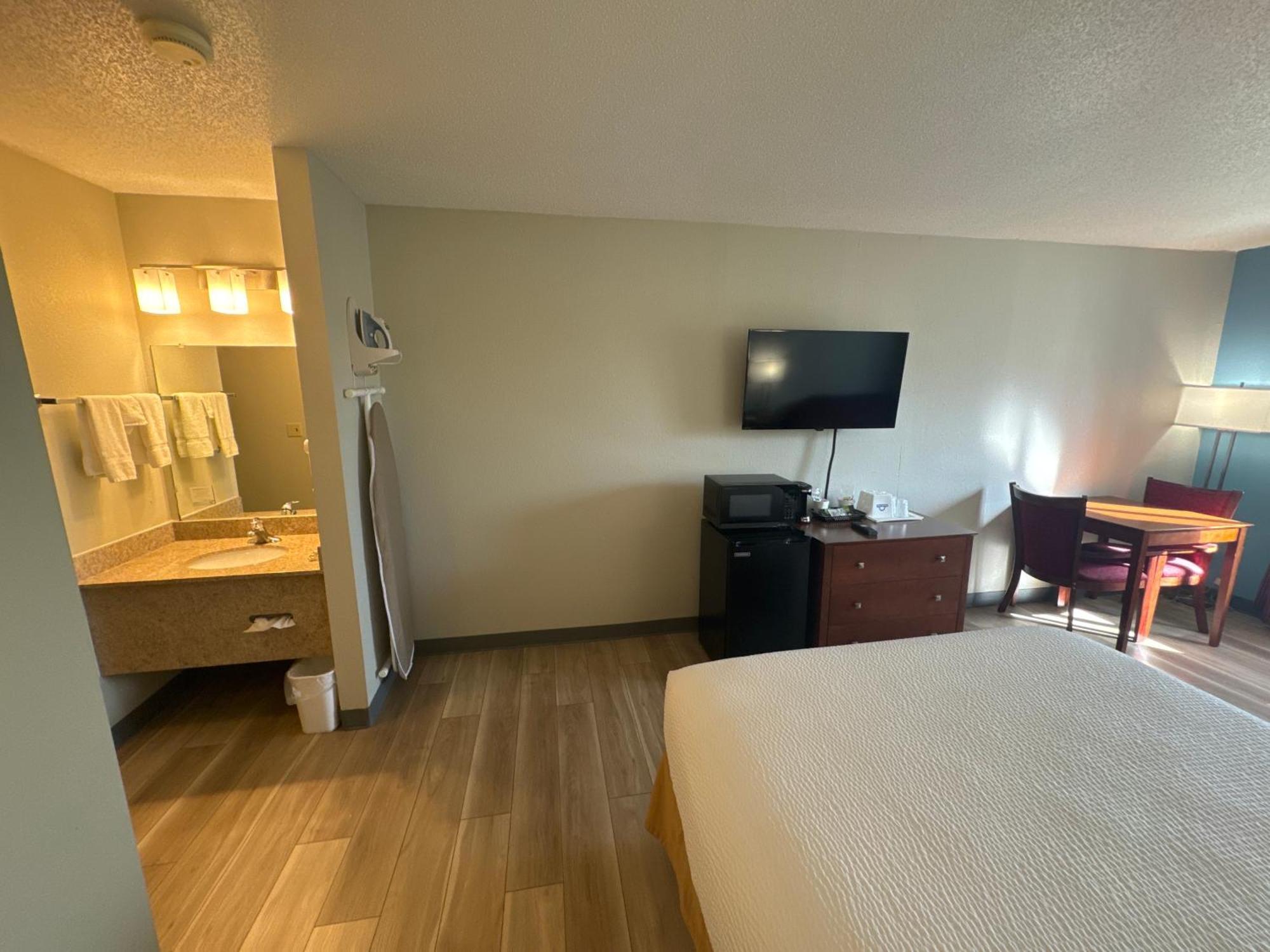 Days Inn By Wyndham Salina I-70 Eksteriør bilde