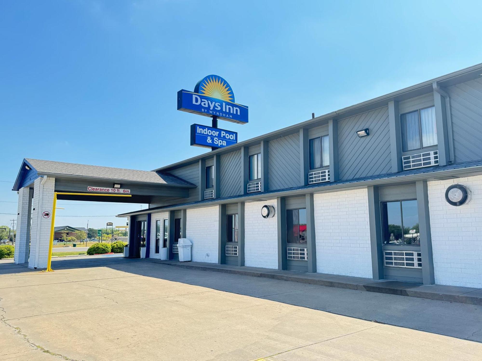 Days Inn By Wyndham Salina I-70 Eksteriør bilde