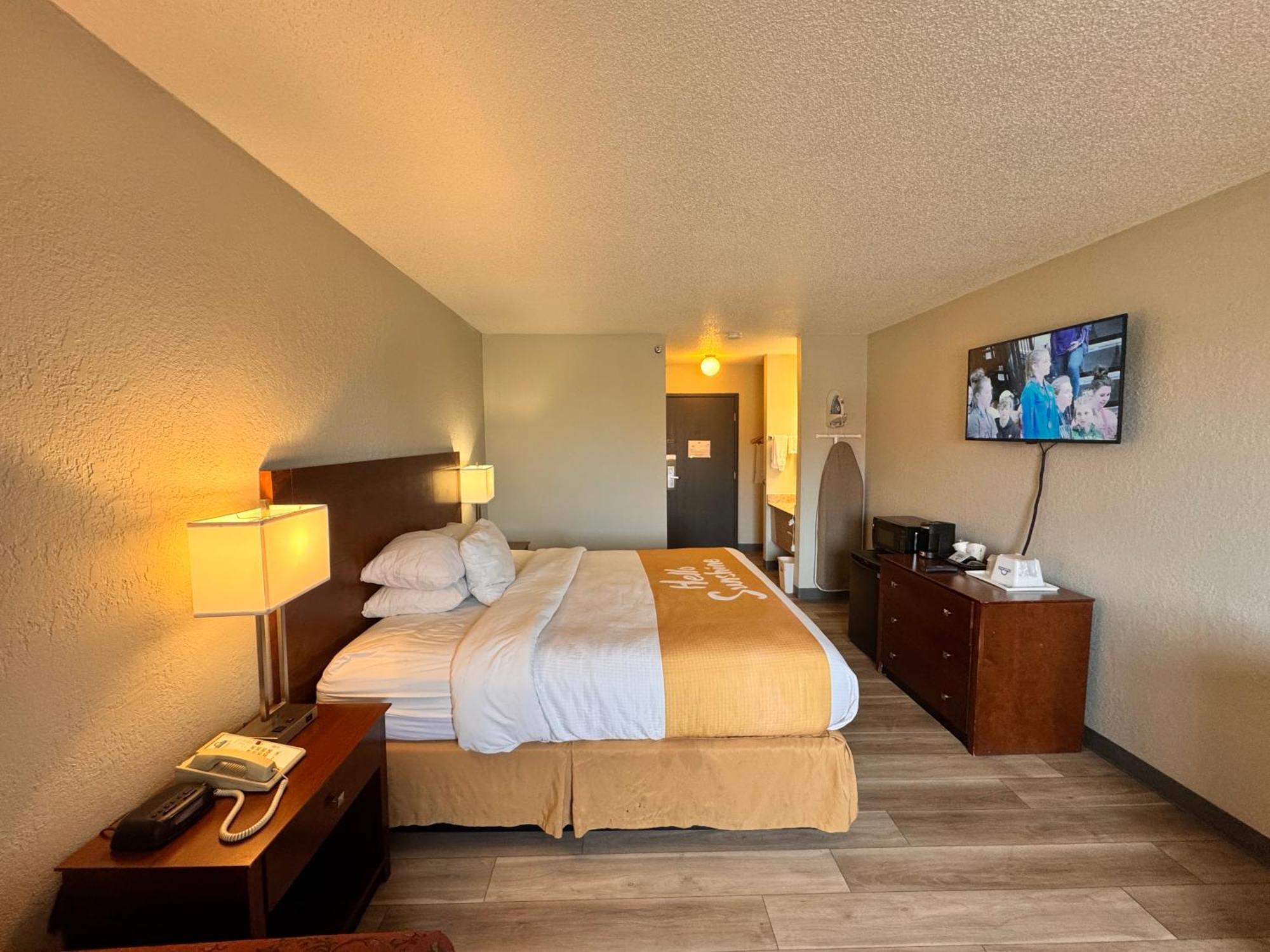 Days Inn By Wyndham Salina I-70 Eksteriør bilde