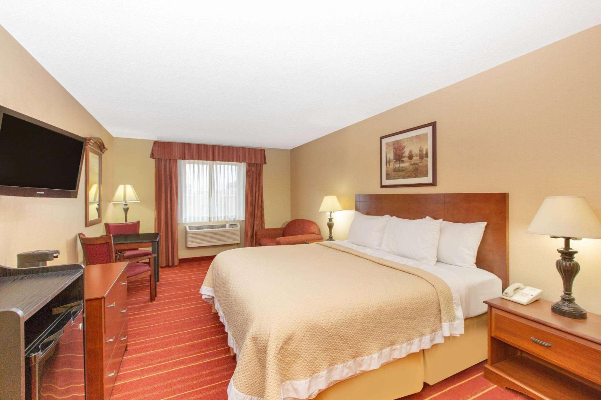 Days Inn By Wyndham Salina I-70 Eksteriør bilde