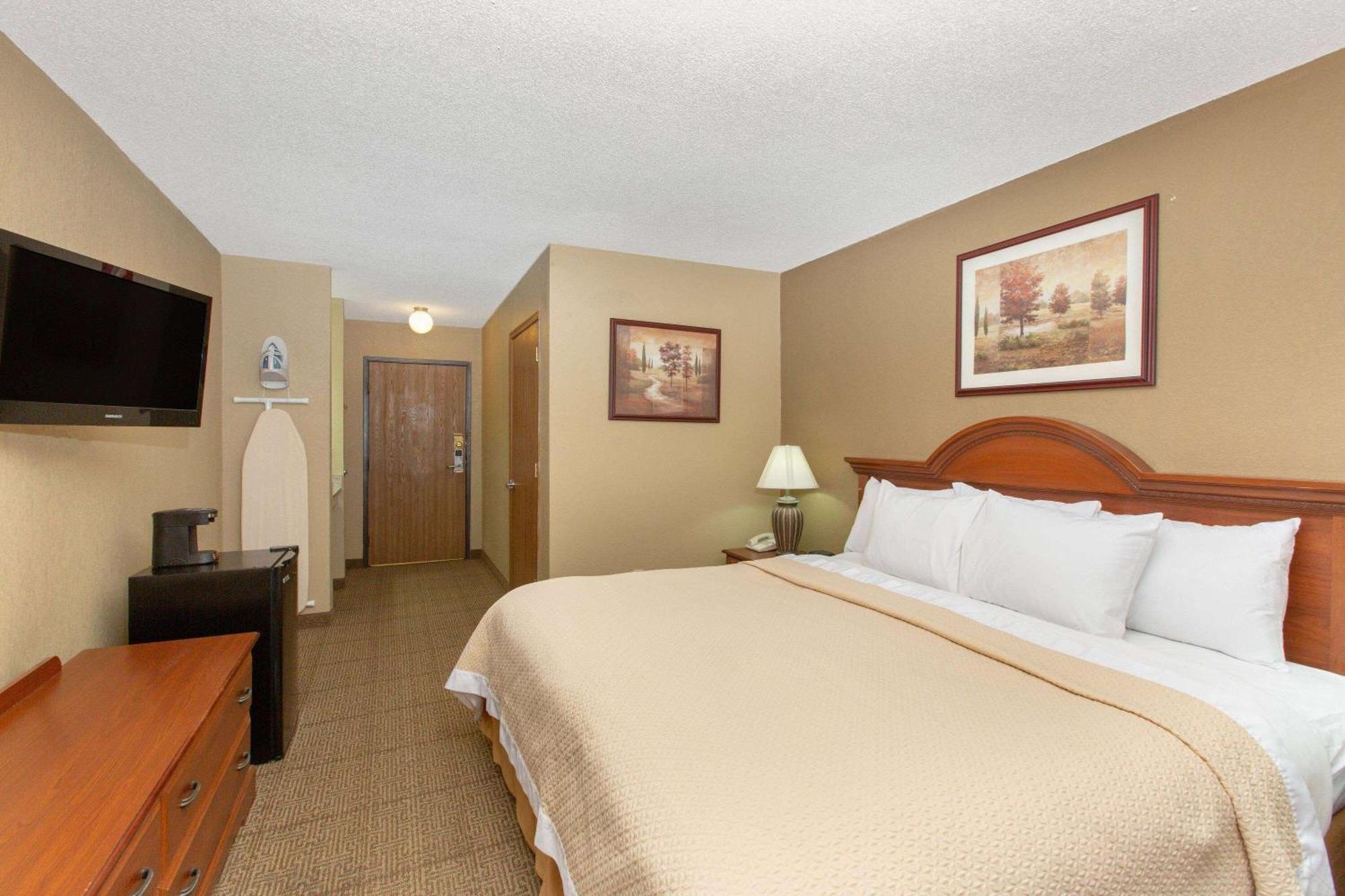 Days Inn By Wyndham Salina I-70 Eksteriør bilde
